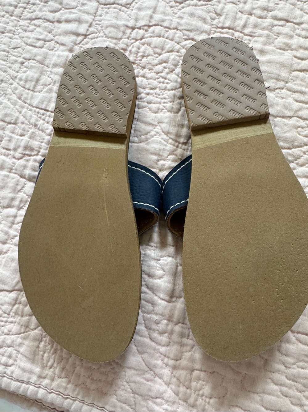 Kino Navy Leather Thong Sandals - Picture 4 of 5